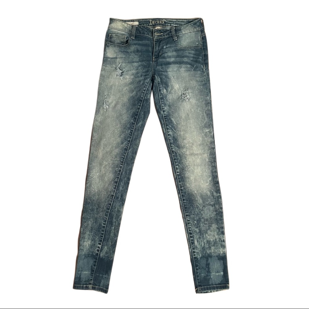 Decree women’s low rise distressed super skinny blue jeans